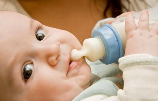母乳分析仪建议一岁左右给宝宝断奶