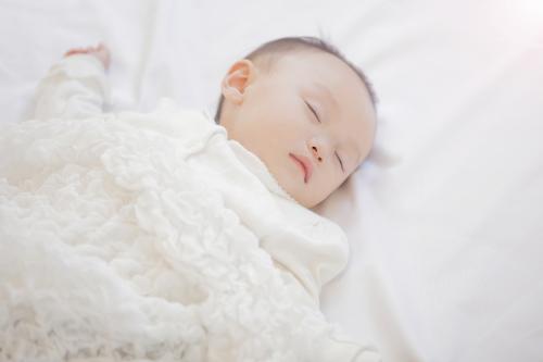 根据婴儿睡眠判断母乳量够不够